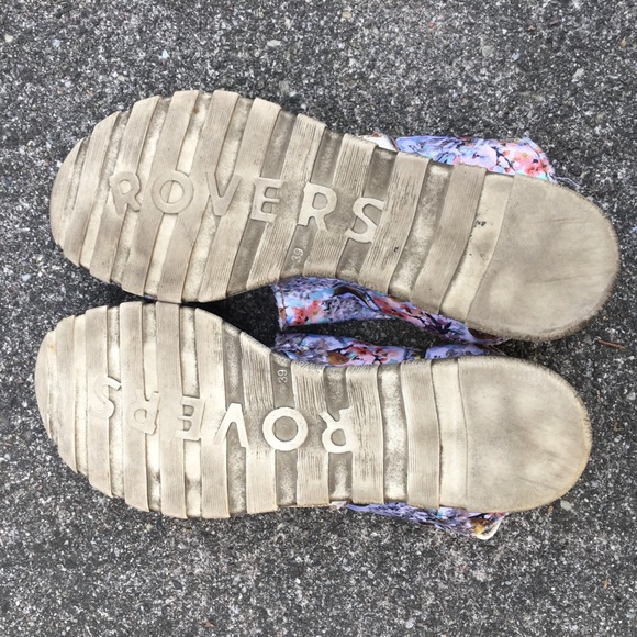 Rover's Floral Bird Print Leather Sandals - Picture 6 of 7